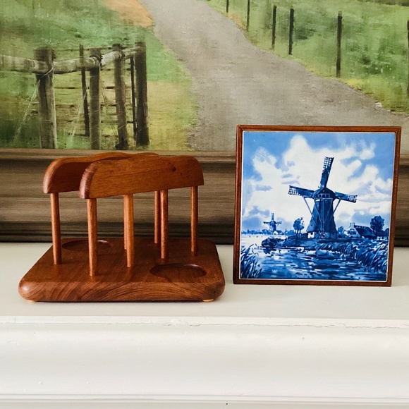 Vtg Lot Of 2 Goodwood Teakwood Napkin Holder Painted Tile Trivet Windmill Blue - Picture 1 of 15